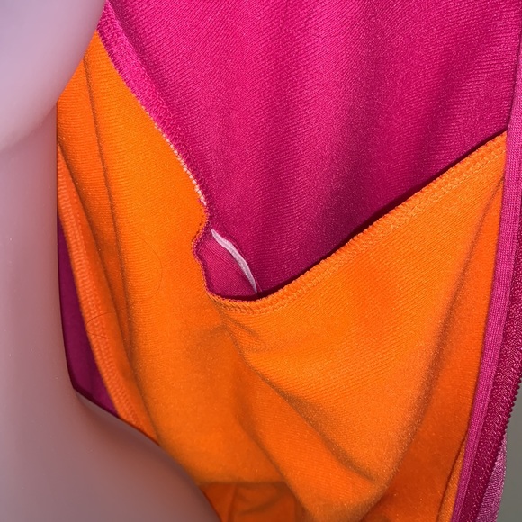 Puma pre loved jacket. Size small. - Picture 6 of 10